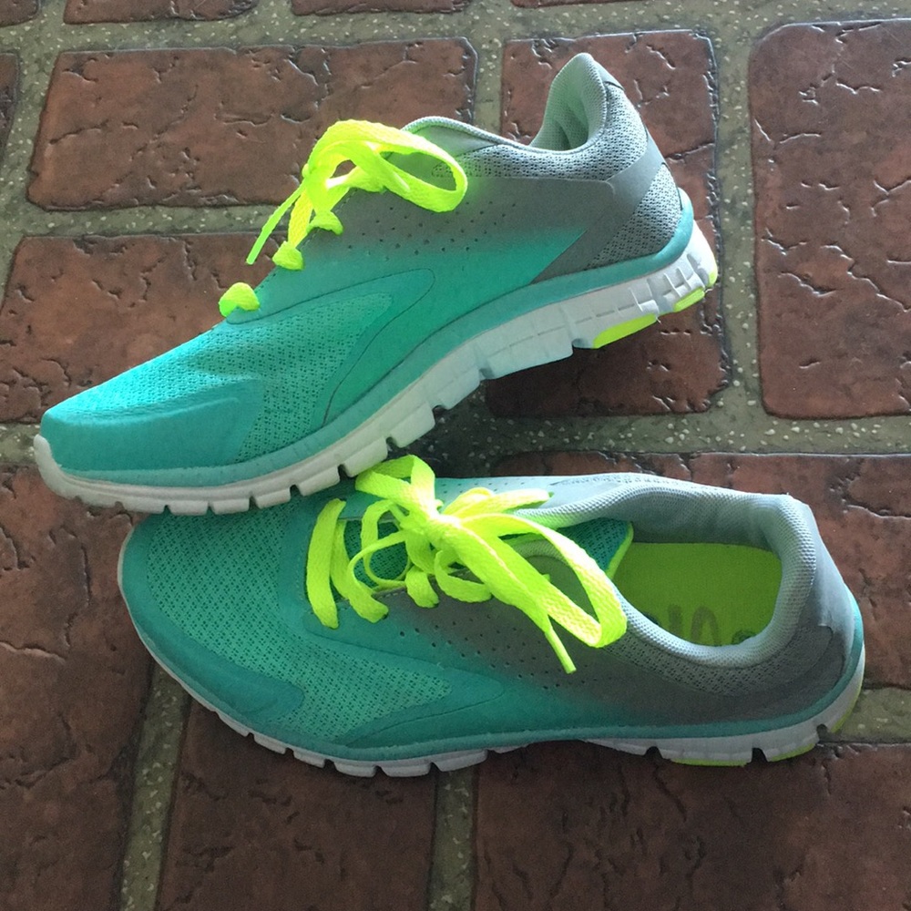 Tennis shoes.